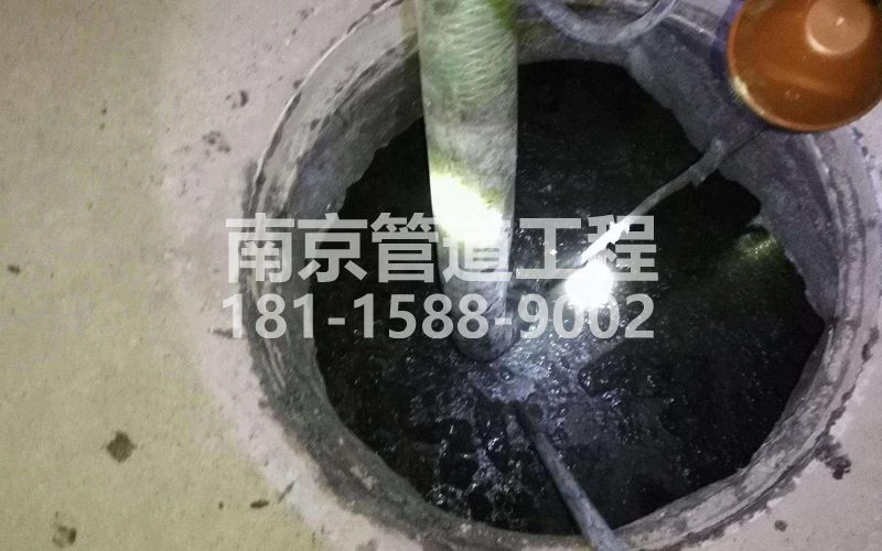 216八卦洲清理化粪池