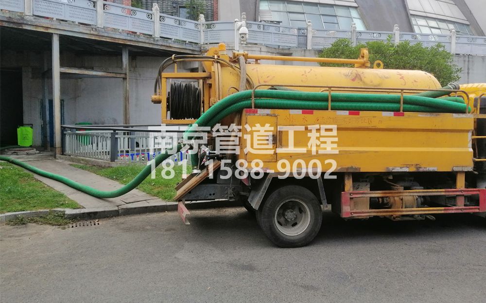 八卦洲商场隔油池吸污